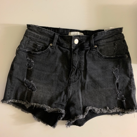 H&M black shorts - Picture 1 of 3